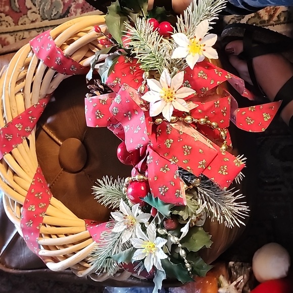 BAMBOO CHRISTMAS WREATH BEAUTIFULLY DECORATED - Picture 2 of 4